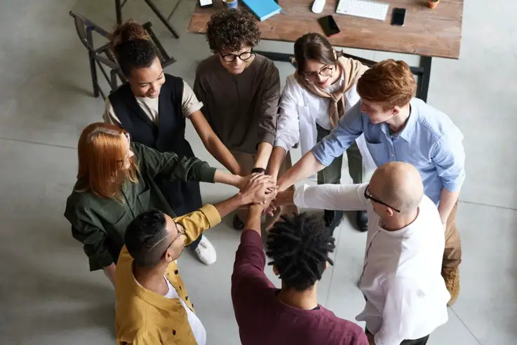 Escape games et stages de survie : le nouveau visage du team building à Paris